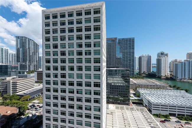 Building Photo - 950 Brickell Bay Dr
