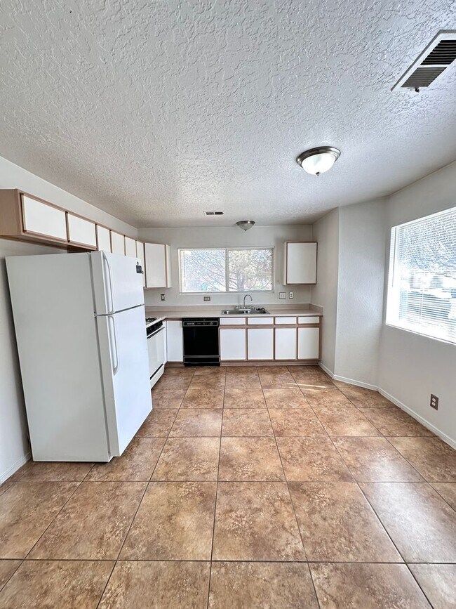 Building Photo - Move in Special 1/2 off 1st month rent! 3 Bedroom 2 Bath 2 Car Garage w/ Fenced in Yard