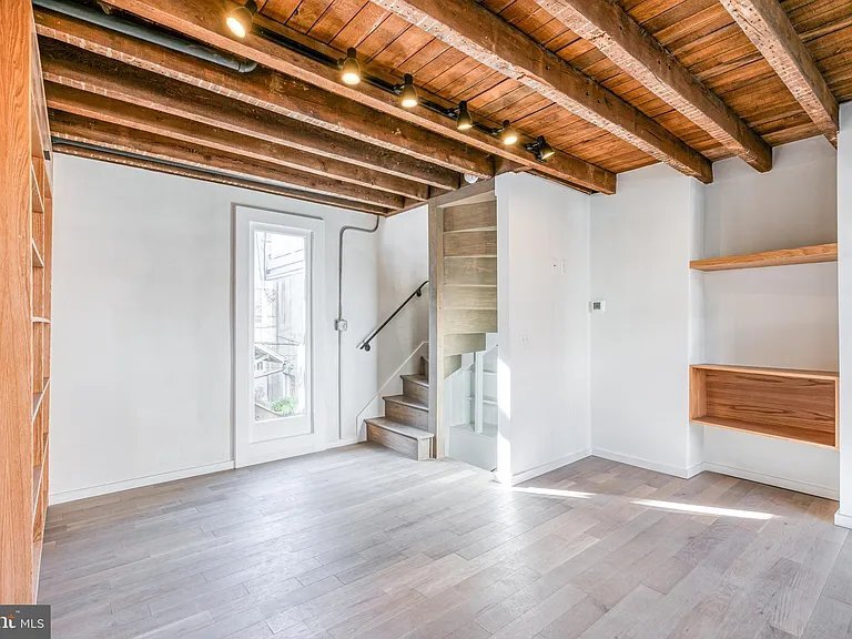 Building Photo - 2212 Panama St