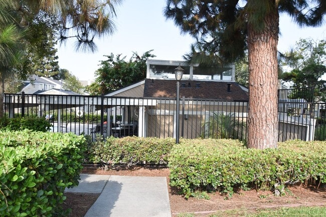 Building Photo - 3340 E Collins Ave
