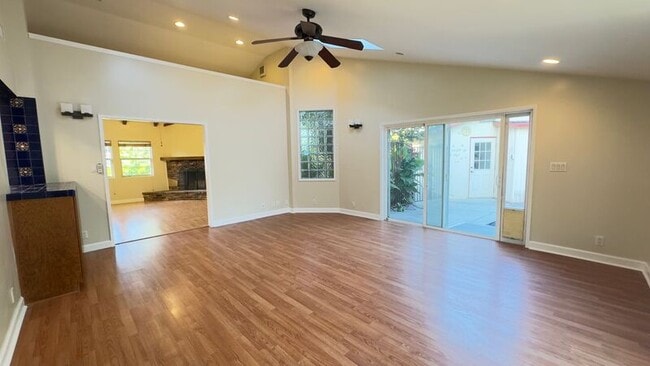 Building Photo - 403 S Lupin Ln