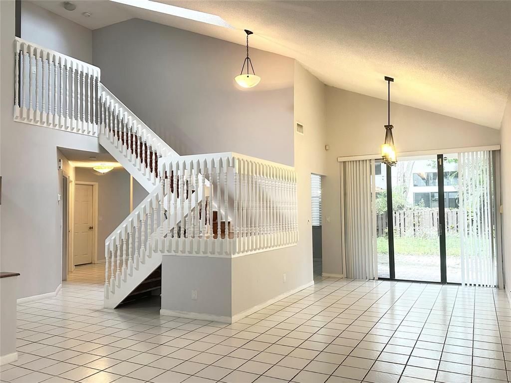 Building Photo - 10461 NW 12th Ct