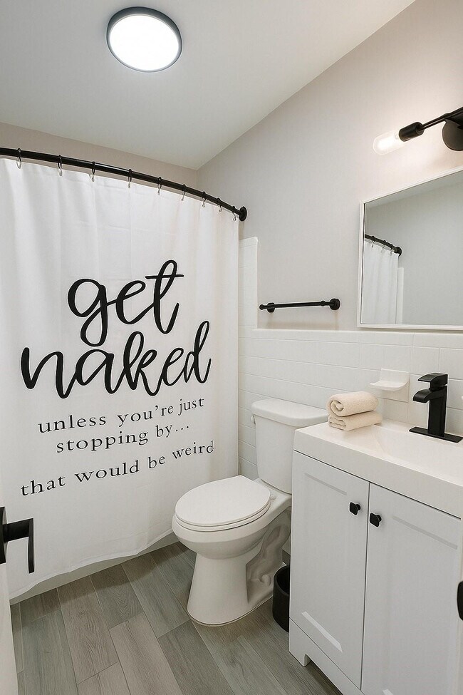 Building Photo - 704 NE 23rd Dr