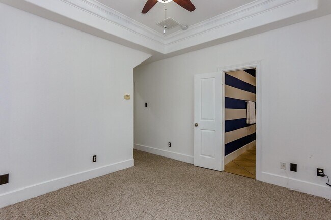 Building Photo - 306 Enid St