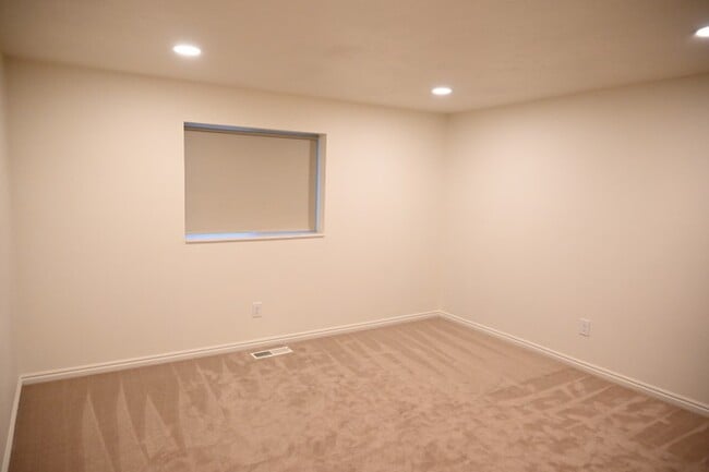 Building Photo - 1186 Beverly Way