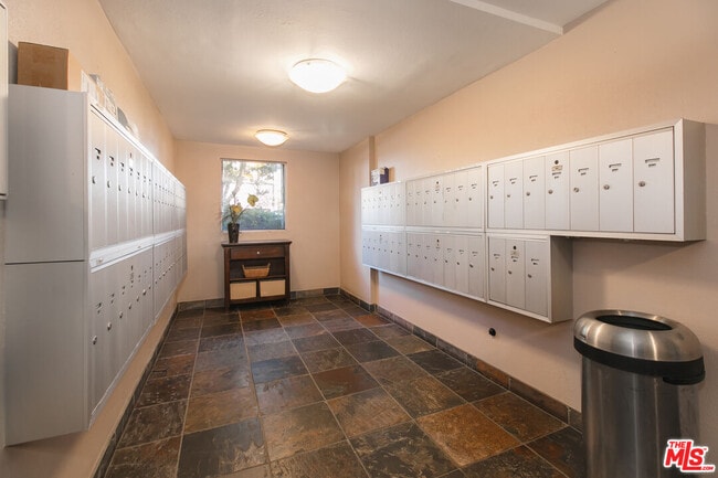 Building Photo - 1339 N Columbus Ave