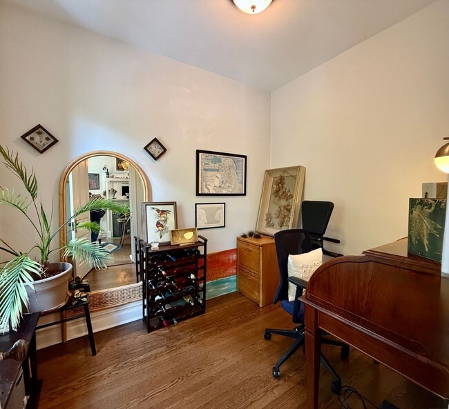Building Photo - Fully Furnished 4-Bed, 2-Bath MAGNIFICENT ...