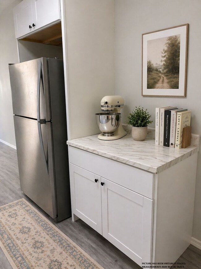 Building Photo - Newly Renovated 2 Bedroom Duplex in Maitland Available Now! Modern Finishes!