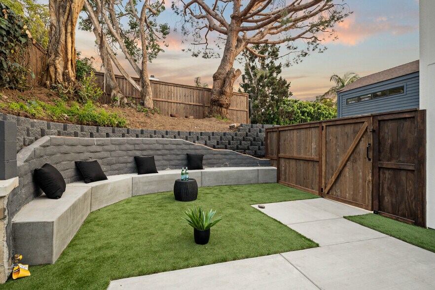 Building Photo - 2029 Del Mar Heights Rd