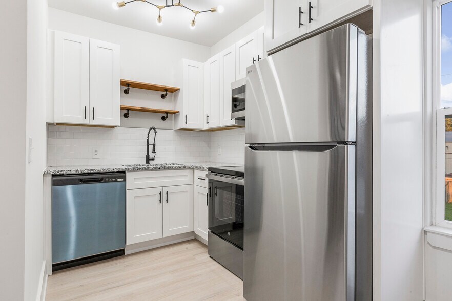 Kitchen - 614 Vincennes St