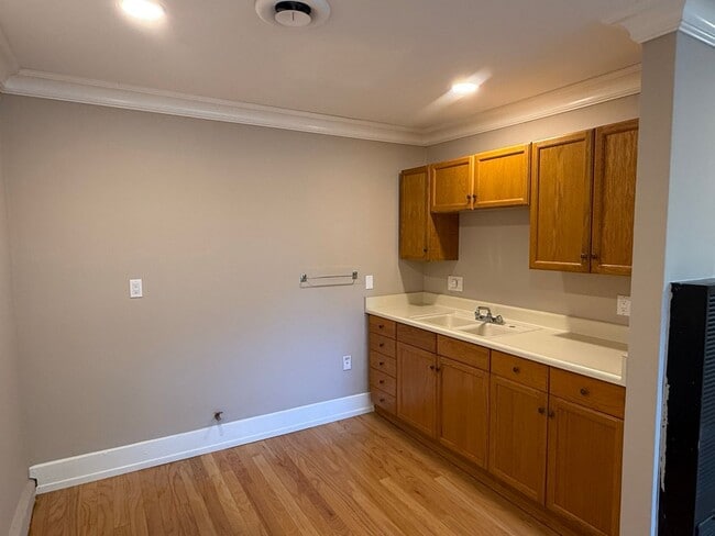Building Photo - 1694 Lyle Dr