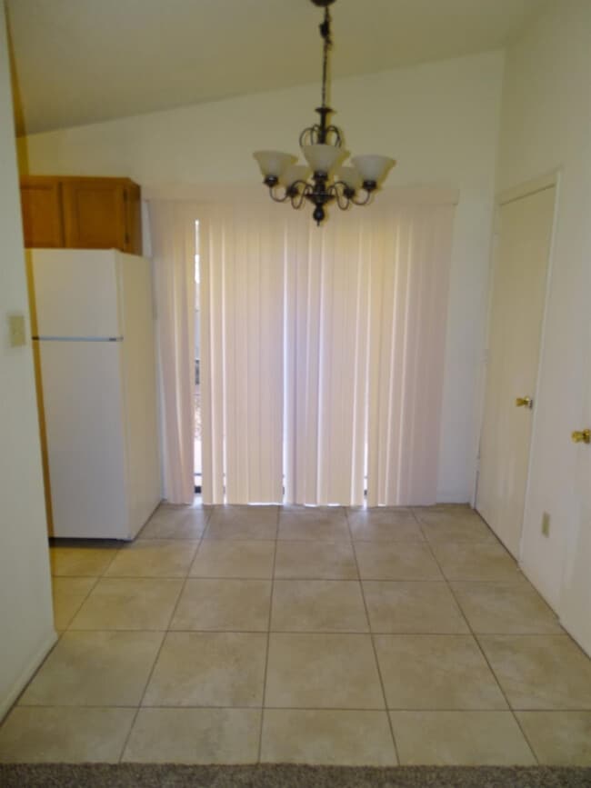 Building Photo - 206 N Troy Ave