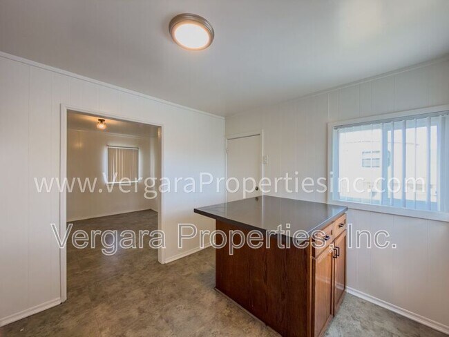 Building Photo - 13505 Mariposa Ave