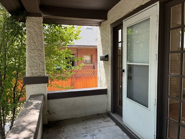 Building Photo - 921 Princeton Ave S