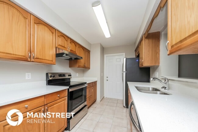 Building Photo - 7121 Laurel Hill Dr