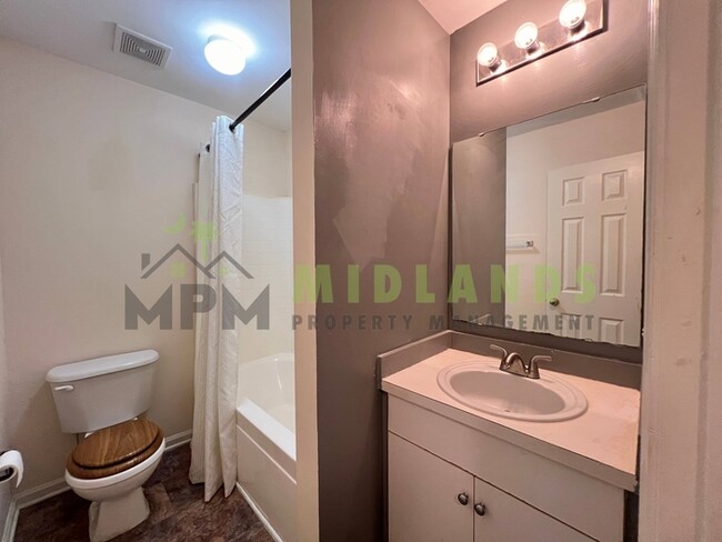 Building Photo - 168 Springway Dr