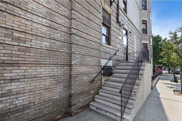 Building Photo - 301 Monroe St