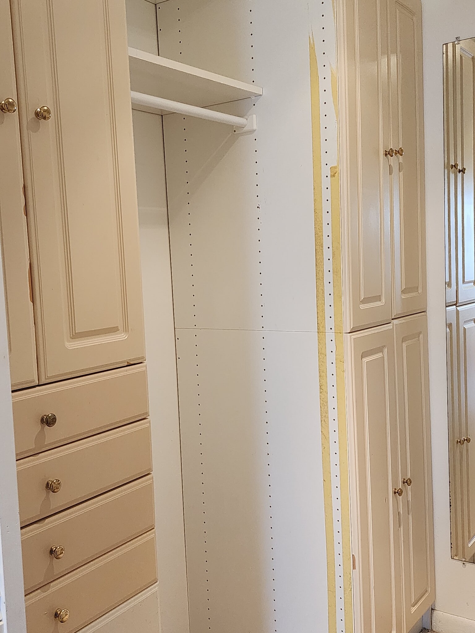Main bedroom built in closet - 3546 Richwood Link