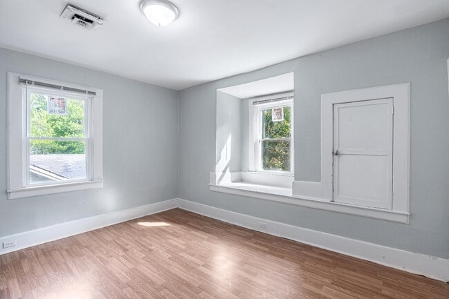 Building Photo - 1522 Columbia College Dr