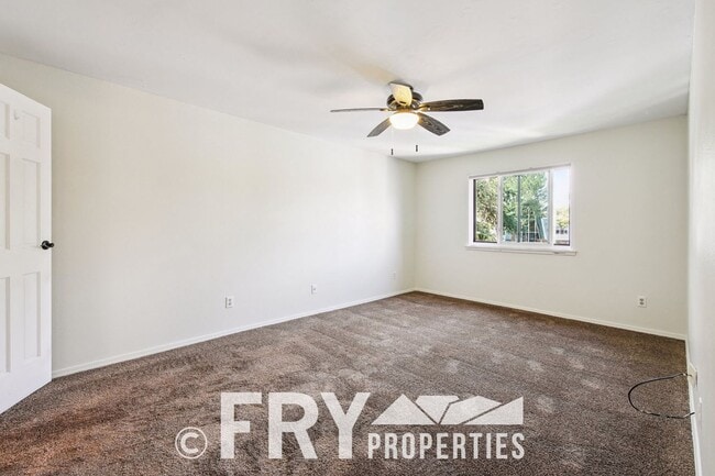 Building Photo - Great Condo In Windsor Community