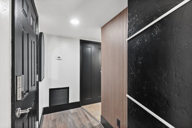 Building Photo - 5062 Sherwood Ln