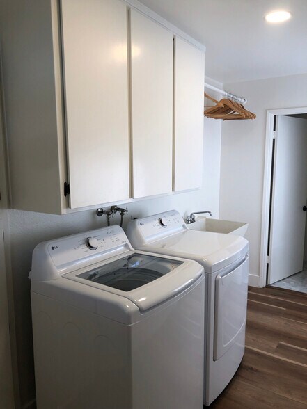 Building Photo - 2650 Van Buren Pl