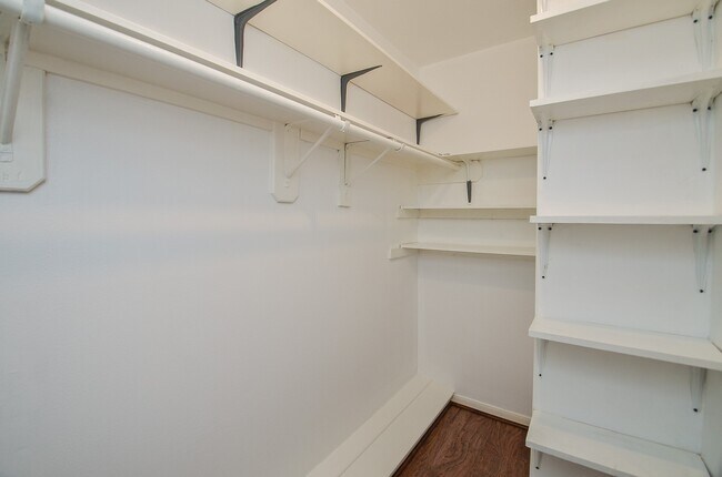 Building Photo - 1631 Berkoff Dr