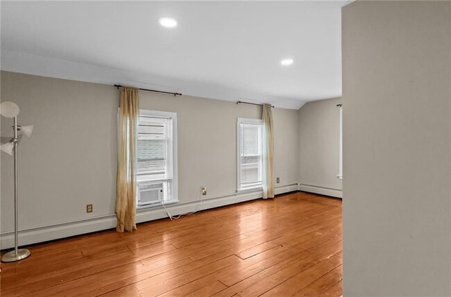 Building Photo - 19 Cross St