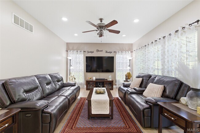 Building Photo - 307 Calliope Pl