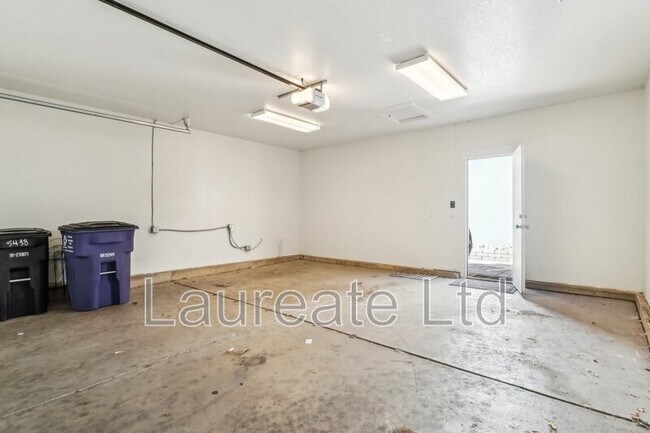 Building Photo - 5438 Valentia St