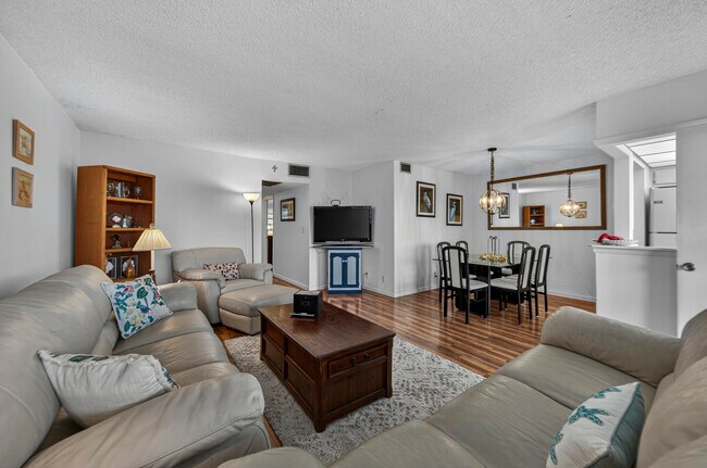 Building Photo - 804 SE 7th St