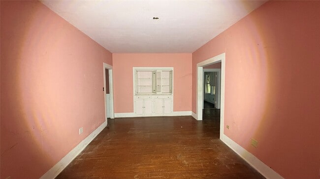 Building Photo - 1501 S Columbia Dr