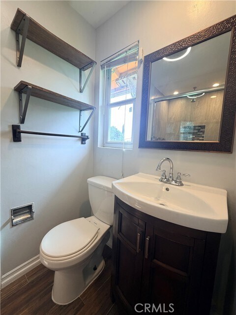 Building Photo - 323 E Holly St