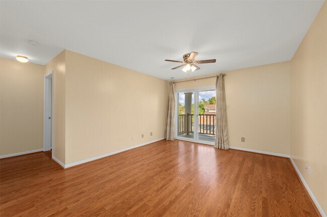 Building Photo - 700 Ridgeside Dr