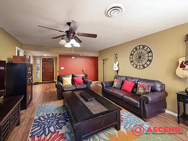 Building Photo - Captivating Home Near Highland Highschool!