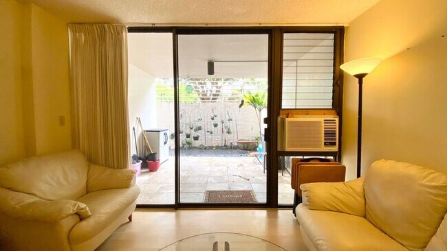 Building Photo - 3138 Waialae Ave