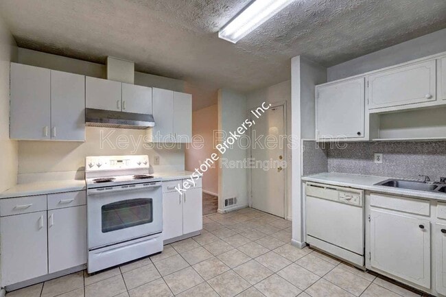 Building Photo - 5805 Singleton Rd