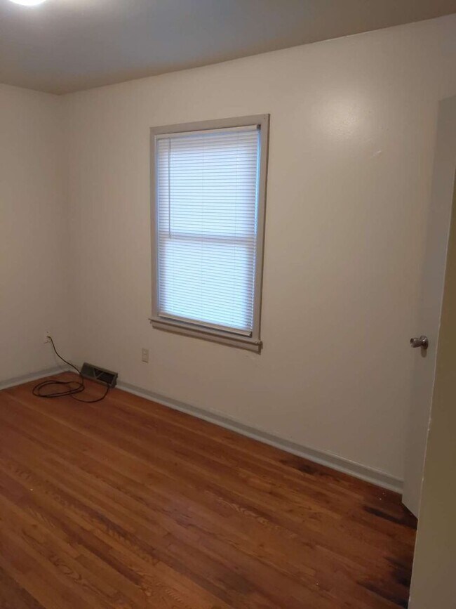 Building Photo - 2 Bed, 1 Bath Ready for Rent!