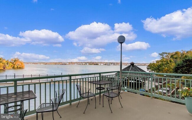 Building Photo - 501 Slaters Ln