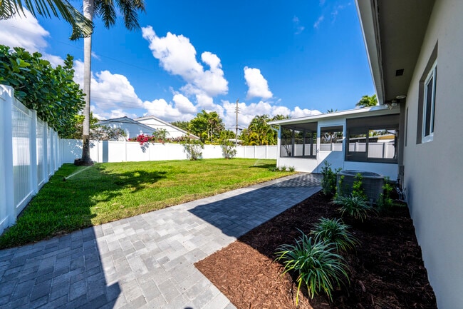 Building Photo - 2001 NE 17th Way