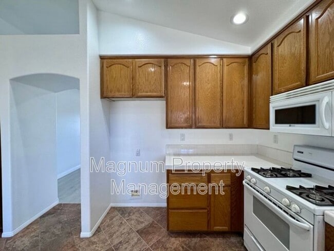 Building Photo - 27081 School Park Dr