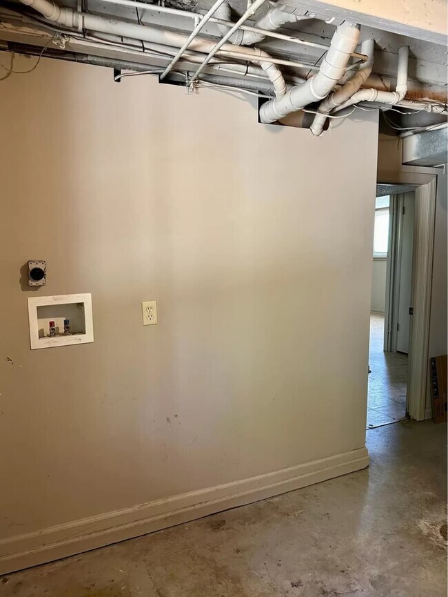 Washer Dryer Hook Up Basement - 9108 S Buckner Tarsney Rd