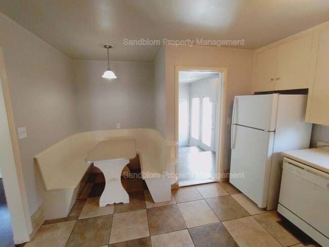 Building Photo - FOR LEASE | Tulsa | $1000 Rent | 2 Bed, 1 ...