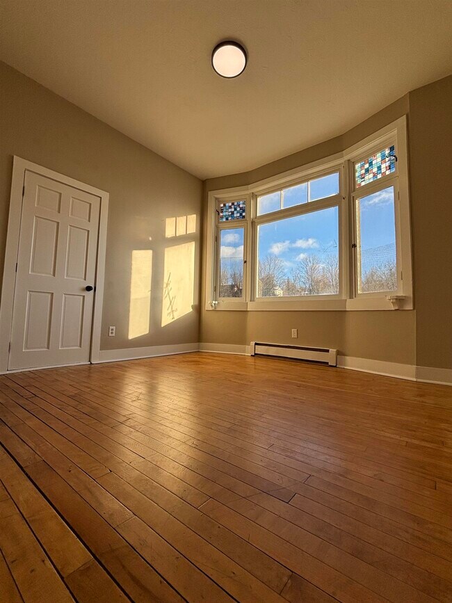 Building Photo - 408 Central St