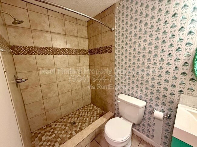 Building Photo - 424 Oak Pond Dr