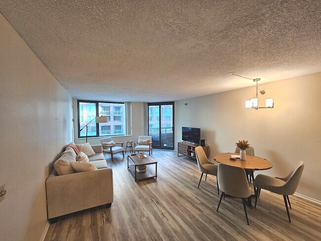 Building Photo - 440 N McClurg Ct