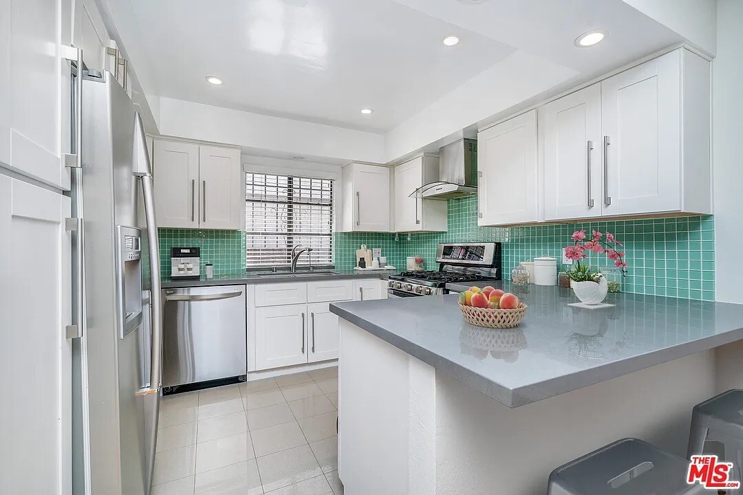 Building Photo - 5955 W 8th St
