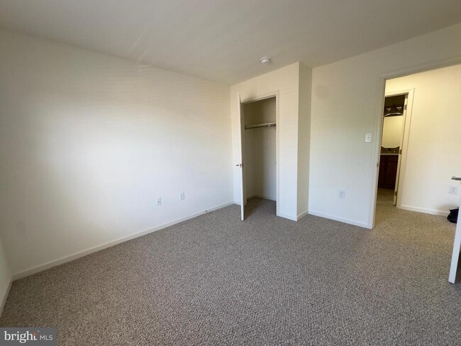 Building Photo - 10 Sequoia Dr