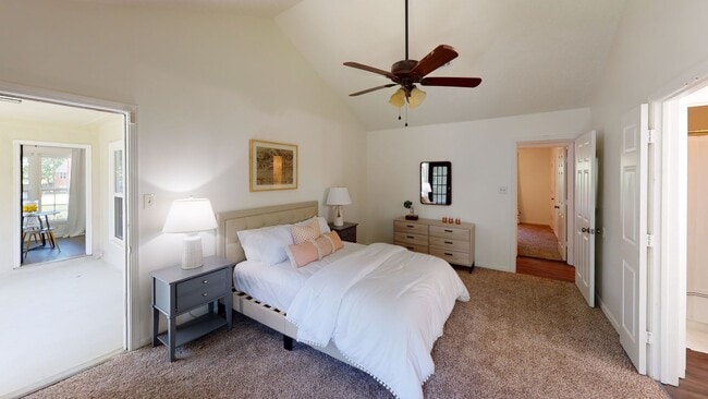 Building Photo - Heart of Baton Rouge-Spacious 3-bedroom,2-bathroom Condominium