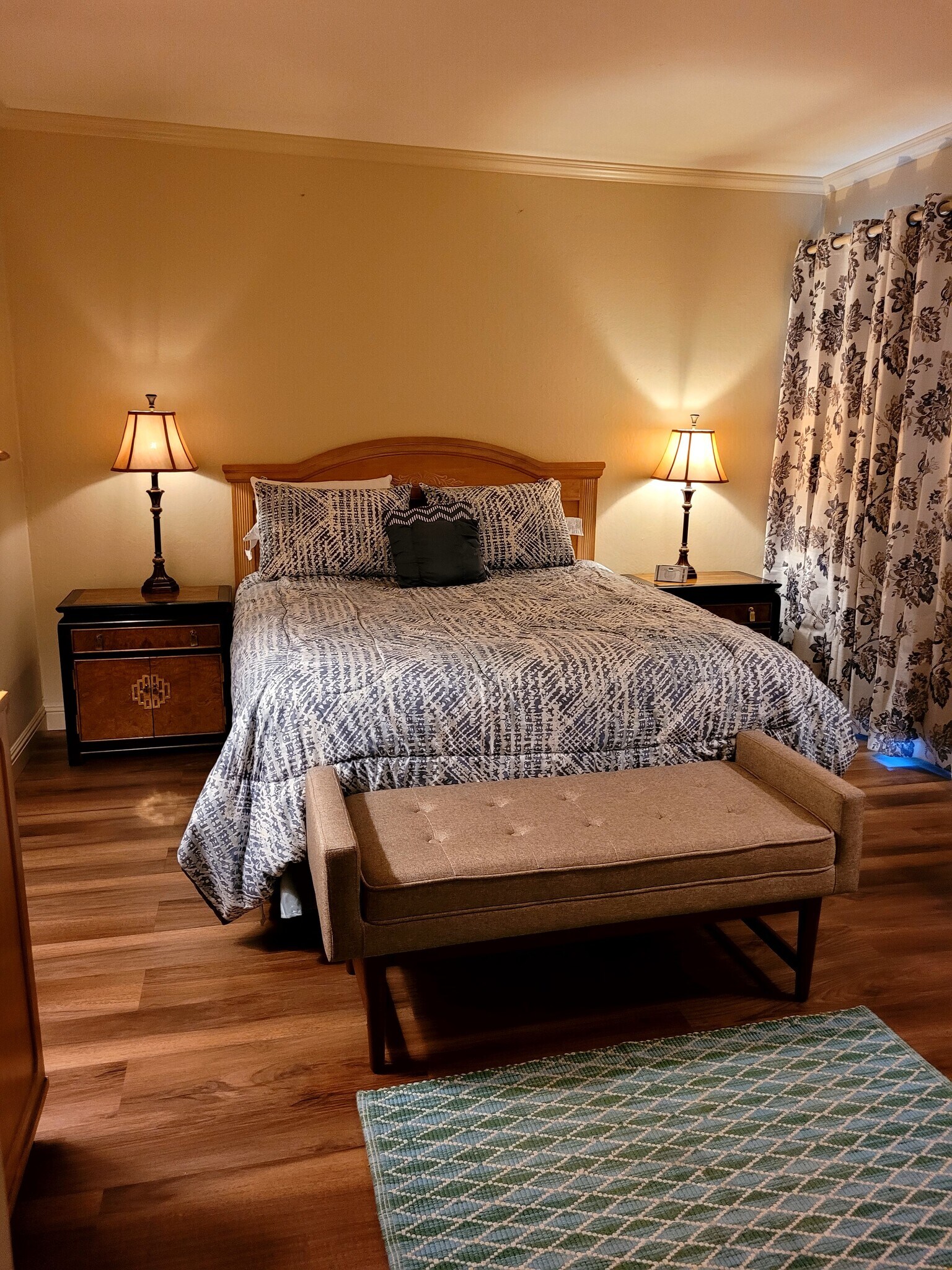 Bedroom 1 queen - 1470 Creekside Dr